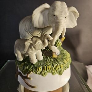 MOTHER ELEPHANT AND HER BABY SHARING FOOD.PORCELINE/CERAMIC.MUSIC BOX FIGURINE